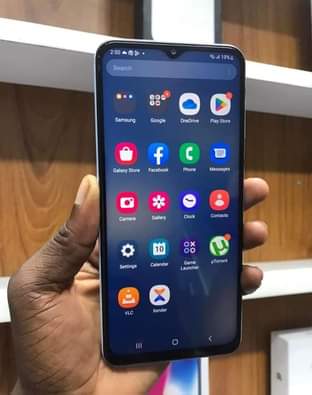 A picture of Samsung A13 128gb ram 4gb duo s bei 230 000tshs