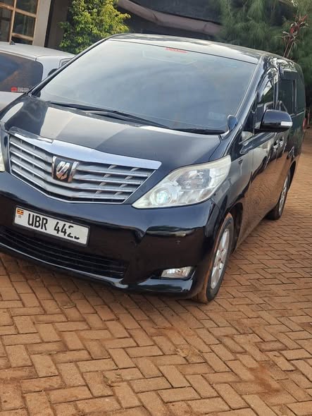 A picture of Toyota alphard 2012 30m money needed