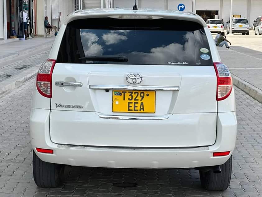 A picture of Toyota Vanguard Seat 7 Year2008 9 Cc 2360 Mileage 82k