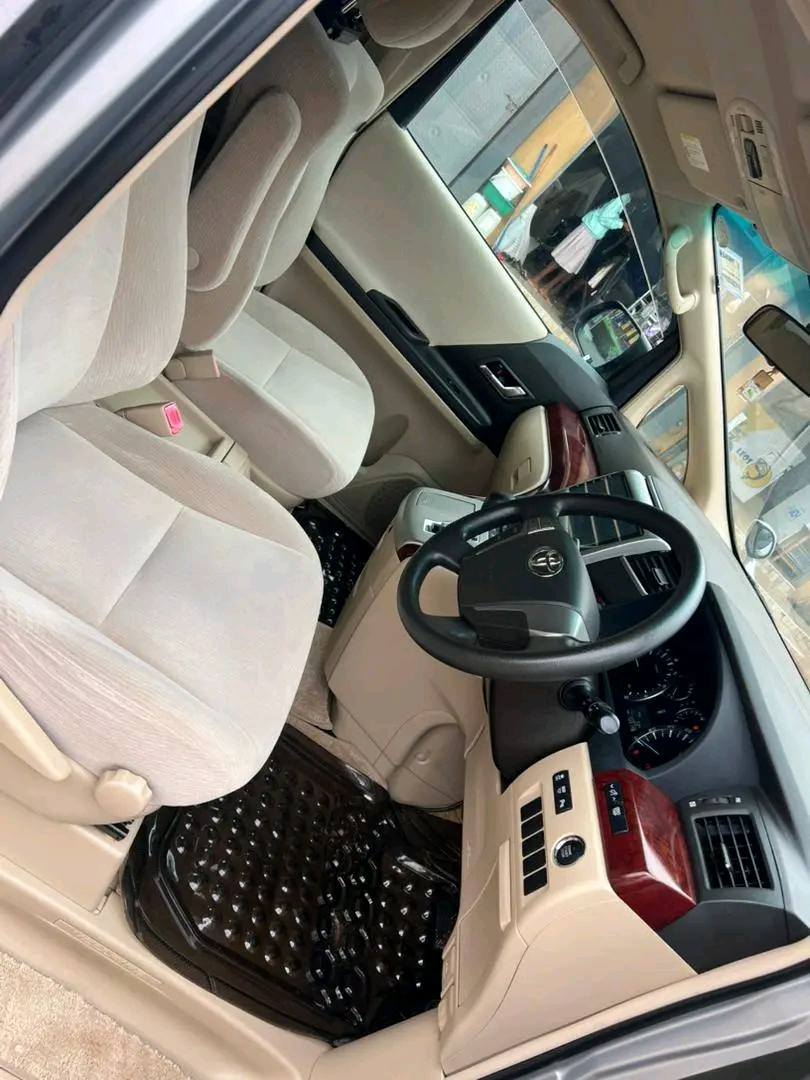 A picture of Toyota velfire 2010 37m very good condition