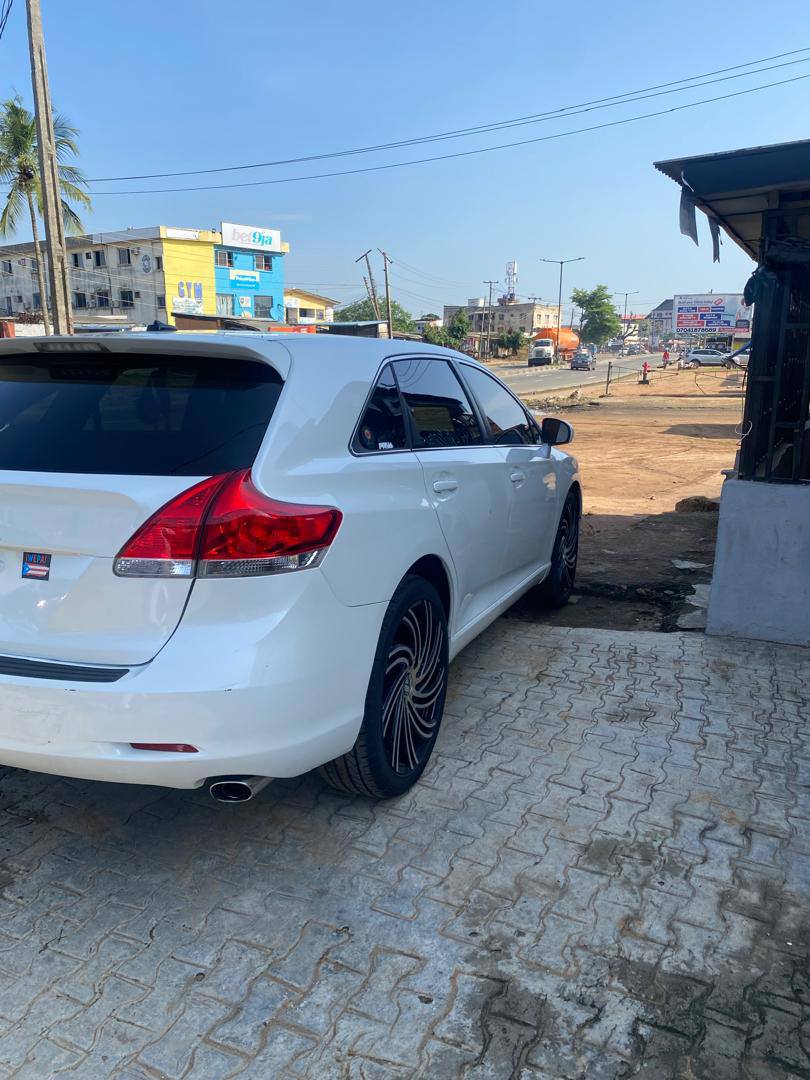 A picture of  foreign used tokunbo Toyota venza 2012 model. 15.7m
