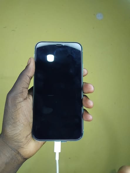 A picture of Iphone 11