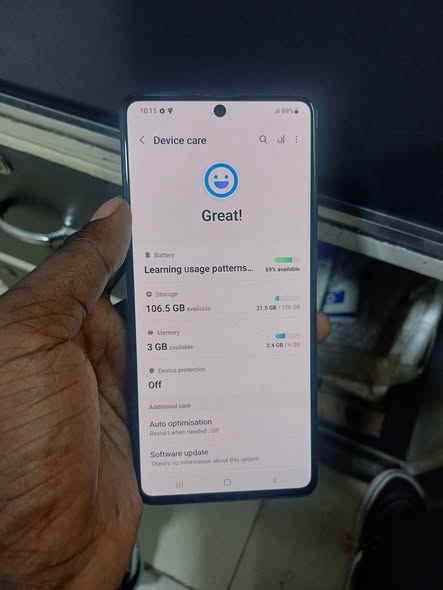 A picture of Samsung galaxy A71 128gb fingerprint in screen dual sim