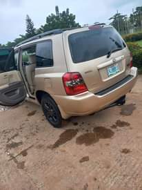 A picture of 2023 entry Toyota Highlander used by my pastor its V4