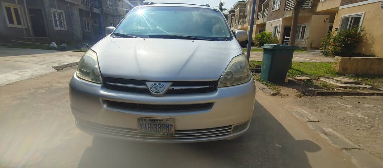A picture of 2005 Toyota Sienna