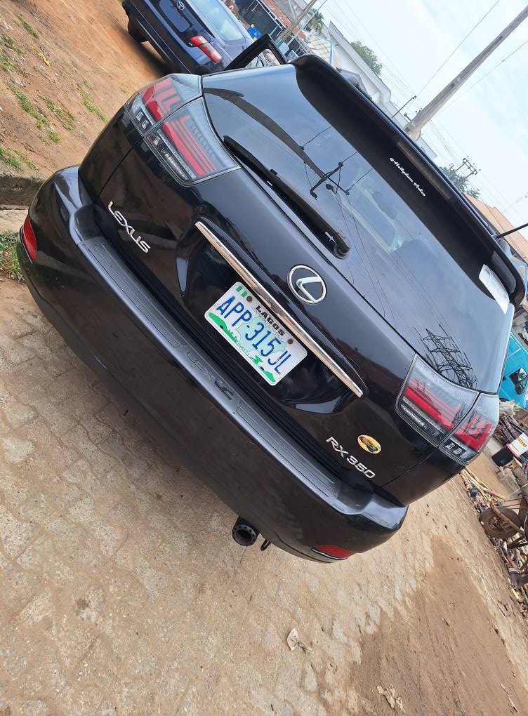 A picture of LEXUS RX350