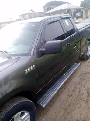 A picture of 06 F 150 engine gear and A C working perfectly