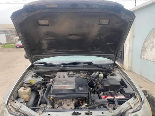 A picture of Toyota Avalon 2001