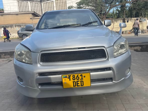 A picture of TOYOTA RAV4 INAUZWA Gari safi na imara kwa matumizi ya