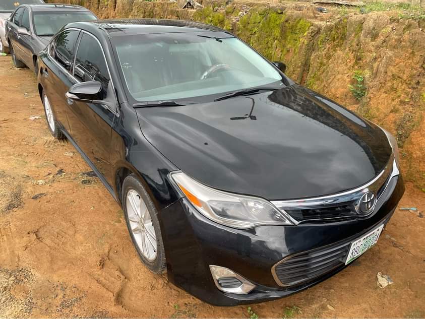 A picture of Neatly used 2013 Avalon XLE