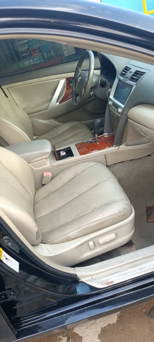 A picture of TOYOTA CAMRY XLE 010 WITH TOM STATR EVERYTHING OK ENGINE