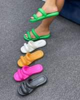 A picture of Viatu sendoz simpo raba za kike na kiume nguo classic