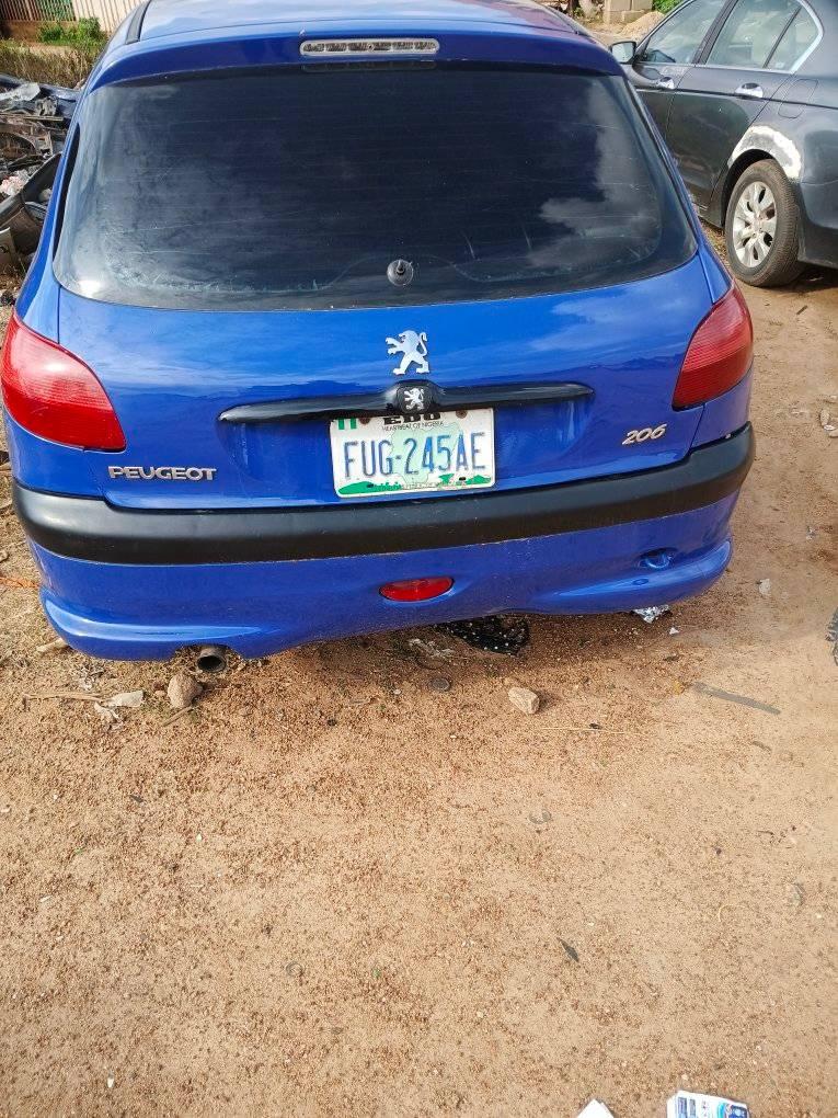 A picture of 2004 Peugeot 206 Front