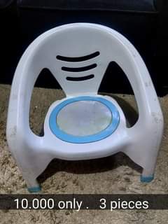 A picture of Bag anf chair