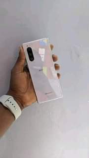 A picture of Nauza sony sov4 Gb 64 sim imenyooka sana