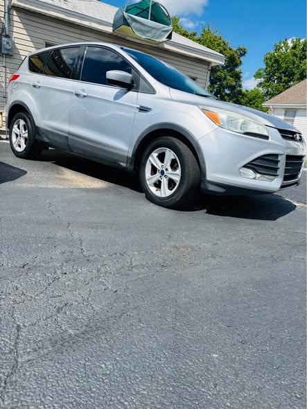 A picture of 2016 Ford escape