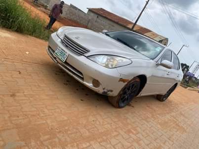 A picture of Lexus es 330
