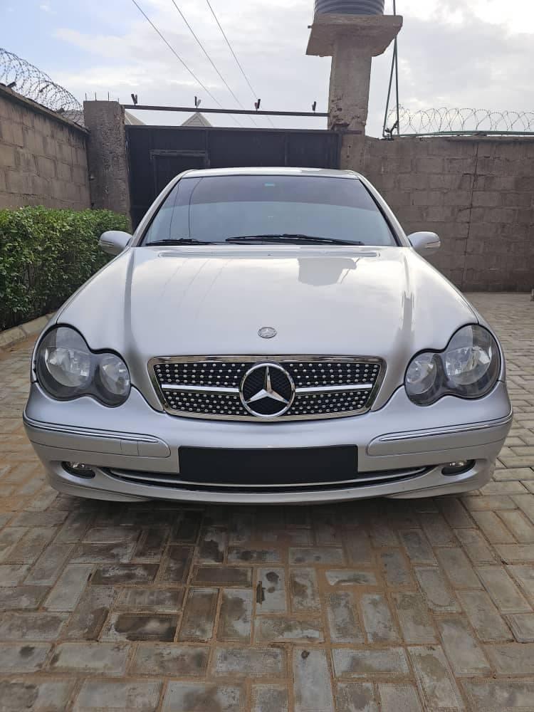 A picture of Mercedes Benz C200 compressor