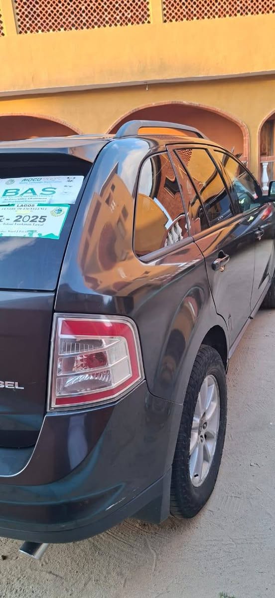 A picture of 08 Ford edge