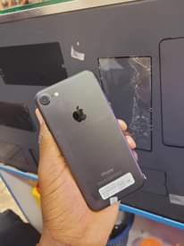 A picture of Iphone7 32GB uk used