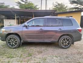 A picture of Toyota Highlander 2008