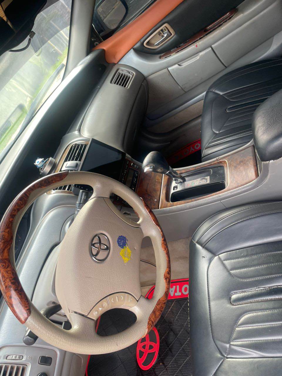 A picture of Toyota Avalon dashboard