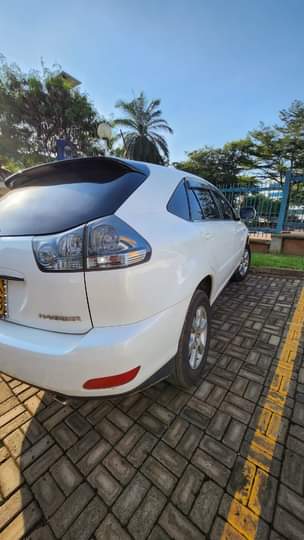 A picture of 2006 Toyota Kawundo Harrier 2 4