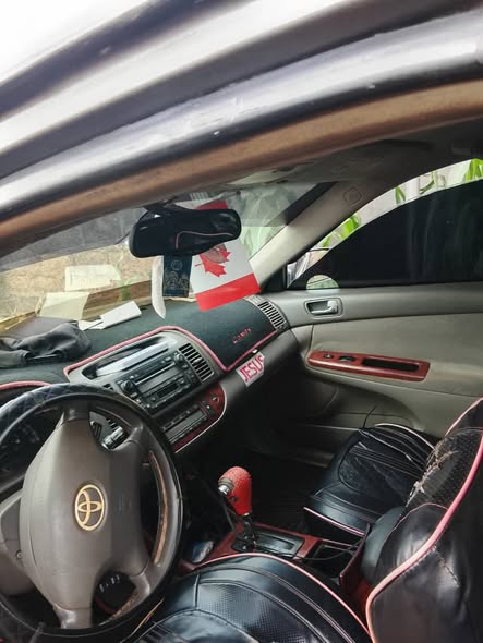 A picture of 2005 toyota camry
