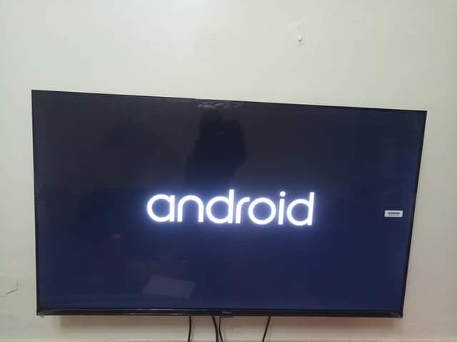 A picture of 43 smart android frameless box pack 585k 0700711388