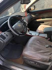 A picture of Toyota Avalon 2005
