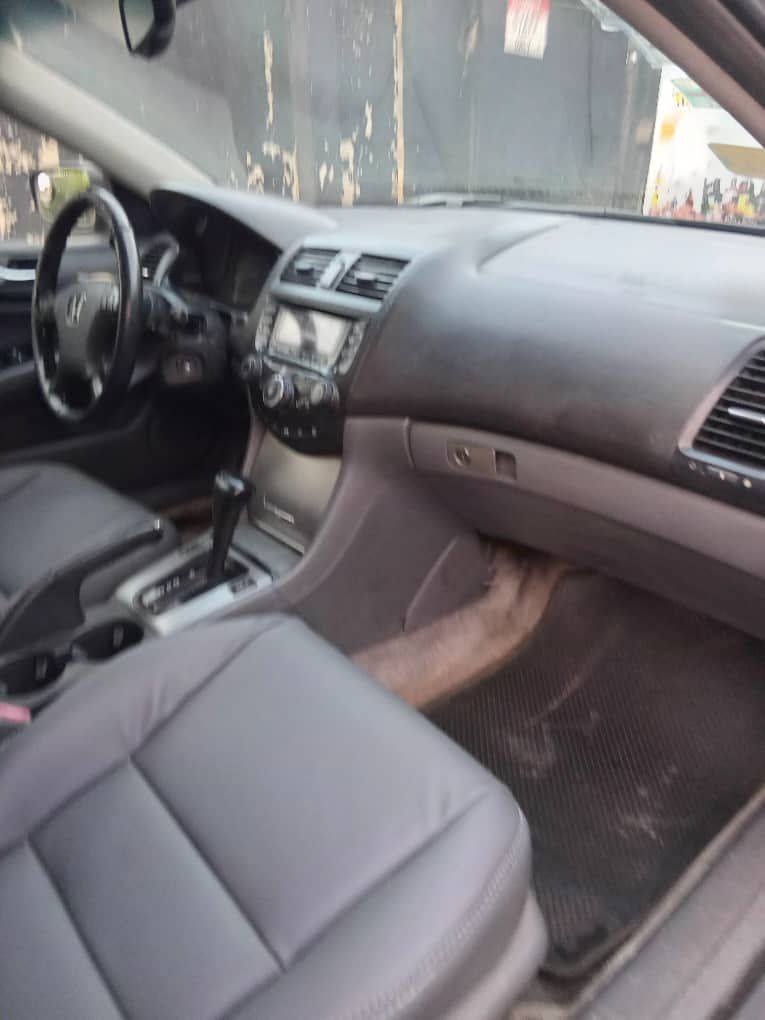 A picture of Sweet 2005 Honda Accord with nothing to fix