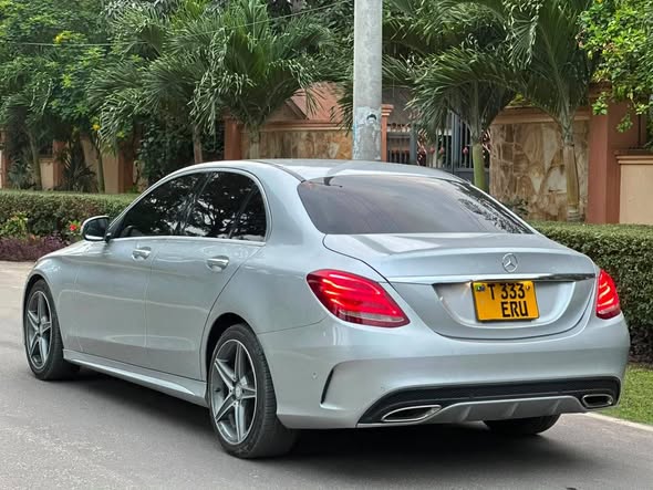A picture of Mercedes benz C 200 Year 2015 Metalic silver Cc 1500