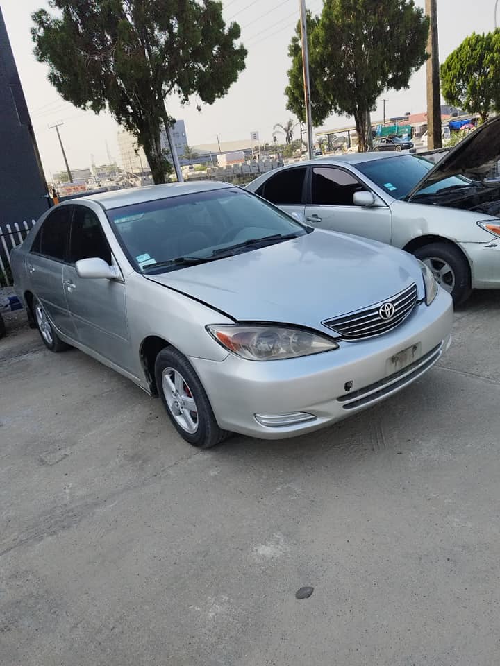A picture of TOYOTA Camry LE 2003