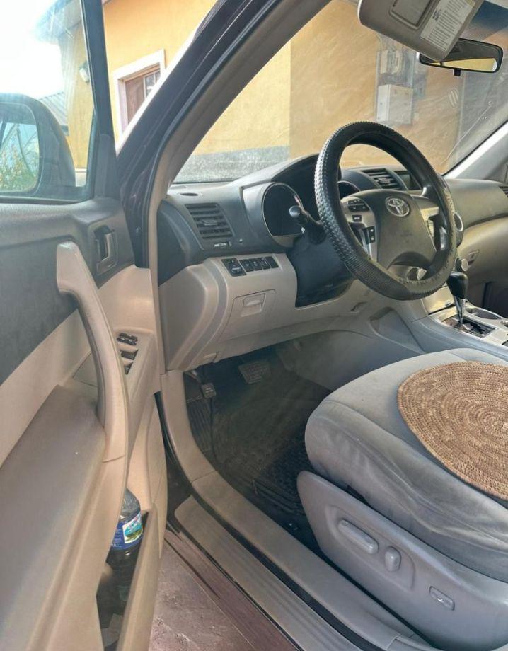 A picture of Toyota Highlander 2011