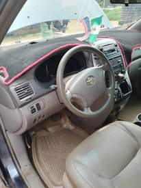 A picture of Toyota sienna 05 location ikorodu odogunyan engine and gear is