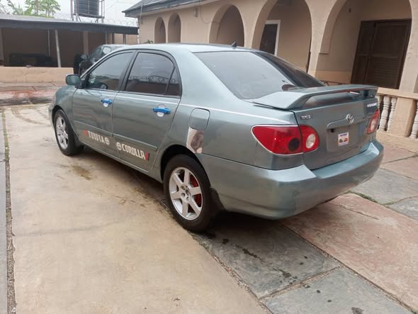 A picture of Toyota Corolla 2004 Model