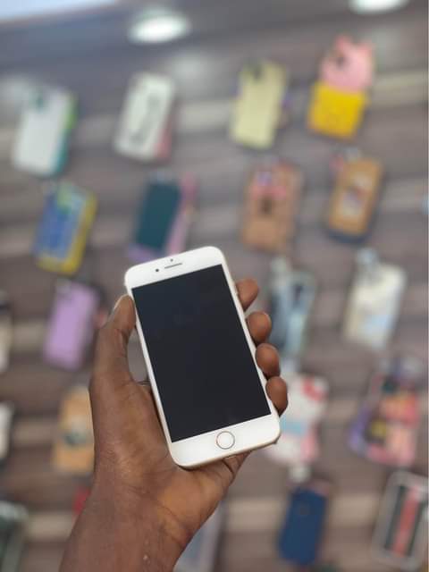 A picture of Iphone 7plain