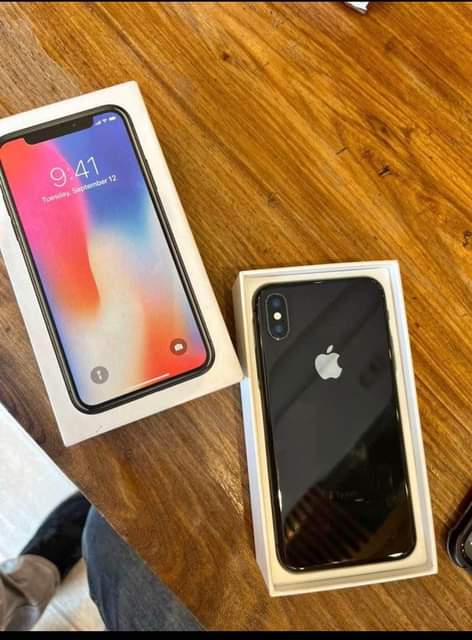 A picture of I phone x gb 64 mpyaa kabisa full box kila