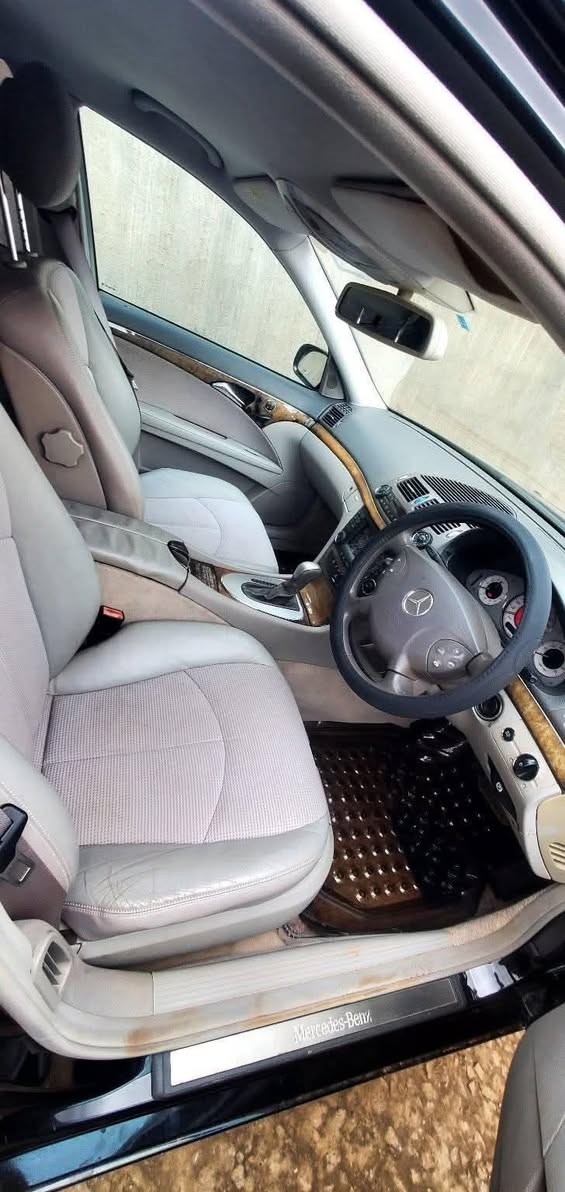 A picture of 2009 Benz E240 mercedes