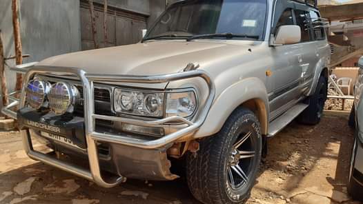 A picture of VX. LAND CRUISER. DIESEL ENGINE 4X4. AUTOMATIC. . 35M CONTACT