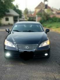 A picture of Lexus Model Es 350 Year 2009 Condition Super clean interior