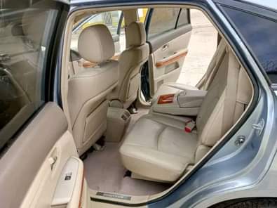 A picture of highest grade Rx330 model Bluetooth Connection Untouched Dashboard Catalyst Intact