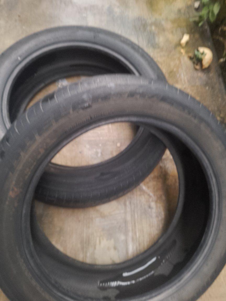 A picture of 2pcs Bridgestone Tyres