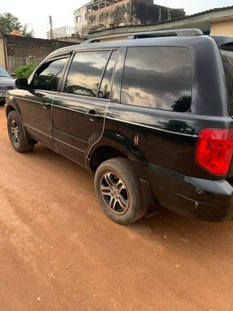 A picture of 2006 Honda pilot