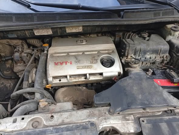 A picture of Toyota Sienna 05 for sale