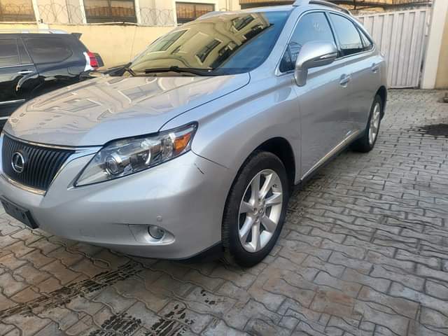 A picture of Fresh and clean foreign used SUV with sharp body exterior