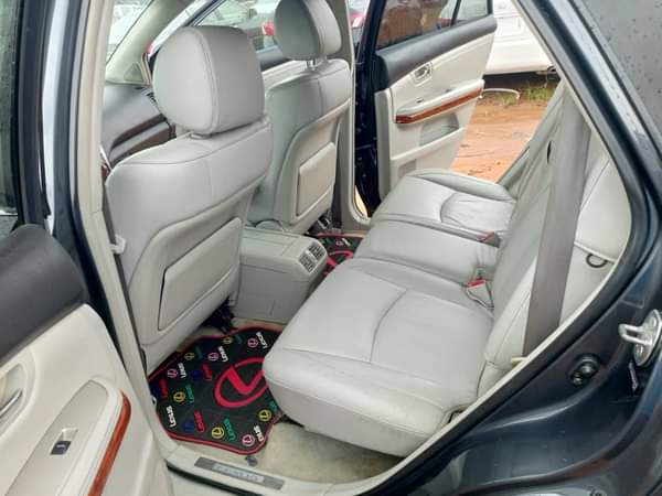 A picture of Highest grade Lexus RX 330 Everything is intact and untouched