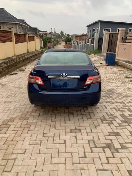 A picture of Toyota camry 010 hbcfnmkiuda