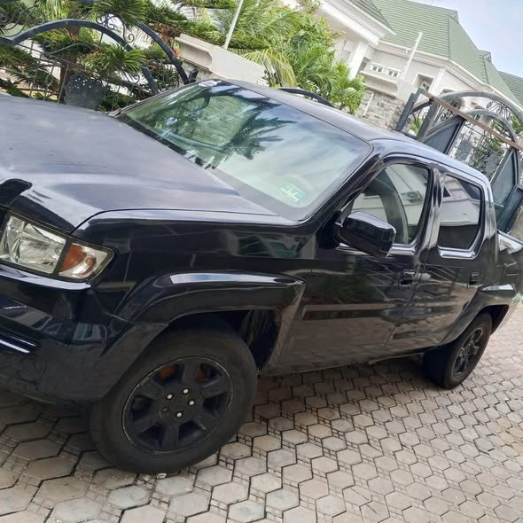 A picture of Honda Ridgeline 6m