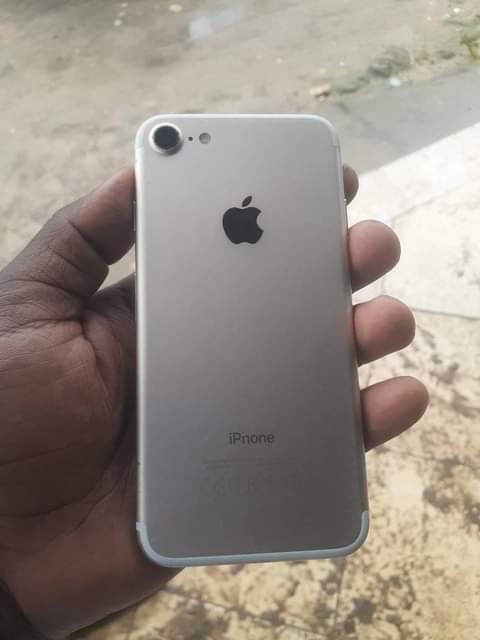 A picture of iPhone 7plain